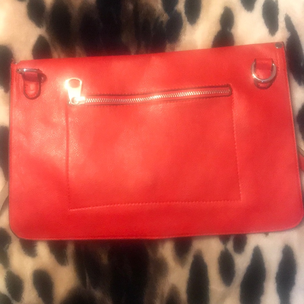 Red clutch - Picture 2 of 4